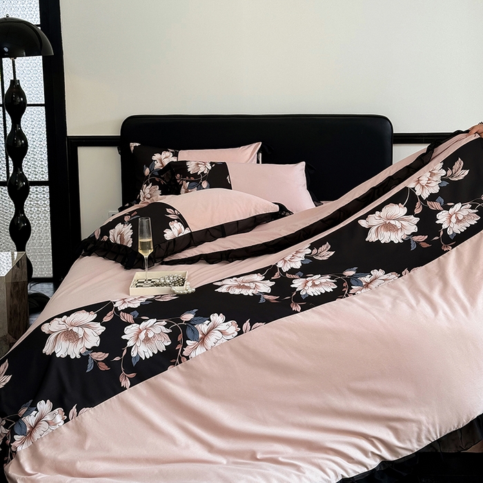 91家纺网 家纺一手货源 找家纺 （总）宅家居 2025新款轻法式复古风拼接印花纯棉长绒棉韩式黑色花边40支全棉四件套-赫琳娜