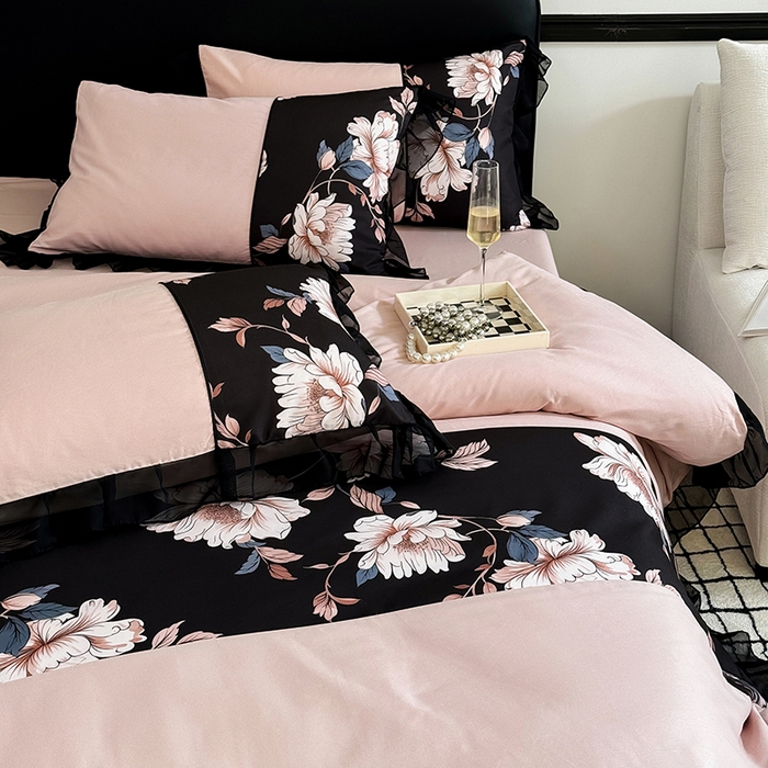 91家纺网 家纺一手货源 找家纺 （总）宅家居 2025新款轻法式复古风拼接印花纯棉长绒棉韩式黑色花边40支全棉四件套-赫琳娜