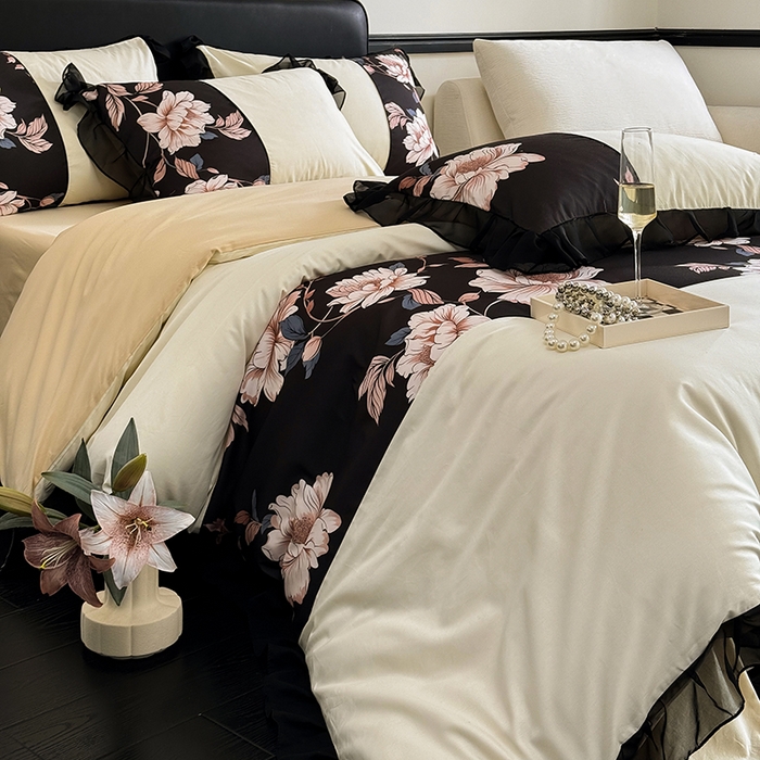 91家纺网 家纺一手货源 找家纺 宅家居 2025新款轻法式复古风拼接印花纯棉长绒棉韩式黑色花边40支全棉四件套-赫琳娜 赫琳娜-奶昔白