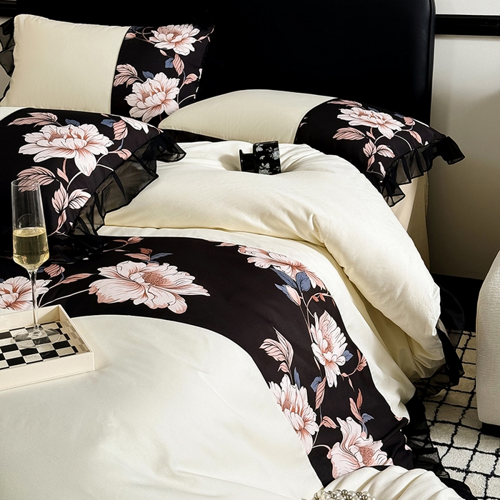 91家纺网 家纺一手货源 找家纺 宅家居 2025新款轻法式复古风拼接印花纯棉长绒棉韩式黑色花边40支全棉四件套-赫琳娜 赫琳娜-奶昔白