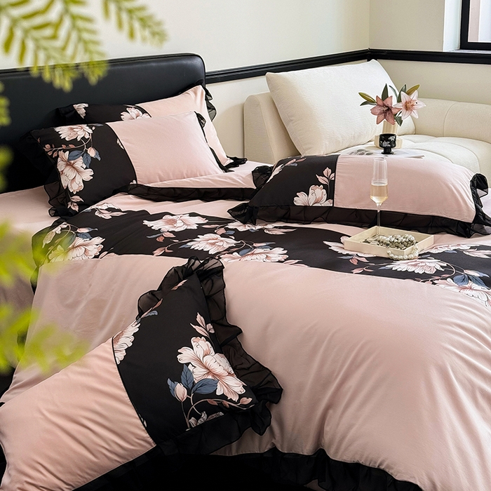 91家纺网 家纺一手货源 找家纺 （总）宅家居 2025新款轻法式复古风拼接印花纯棉长绒棉韩式黑色花边40支全棉四件套-赫琳娜