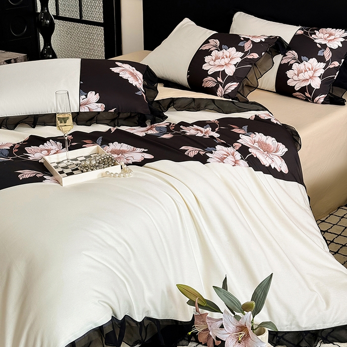 91家纺网 家纺一手货源 找家纺 宅家居 2025新款轻法式复古风拼接印花纯棉长绒棉韩式黑色花边40支全棉四件套-赫琳娜 赫琳娜-奶昔白