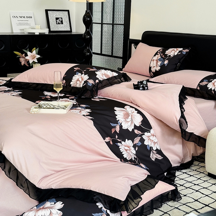 91家纺网 家纺一手货源 找家纺 宅家居 2025新款轻法式复古风拼接印花纯棉长绒棉韩式黑色花边40支全棉四件套-赫琳娜 赫琳娜-豆沙粉