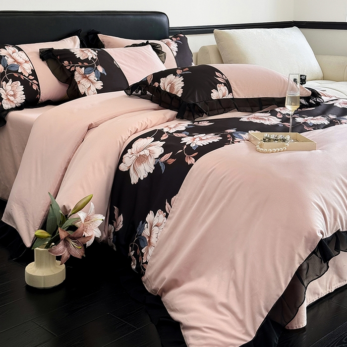 91家纺网 家纺一手货源 找家纺 宅家居 2025新款轻法式复古风拼接印花纯棉长绒棉韩式黑色花边40支全棉四件套-赫琳娜 赫琳娜-豆沙粉