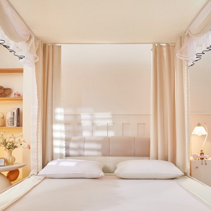 91家纺网 家纺一手货源 找家纺 锦逸家居 2025新款遮光防摔床帘式坐床蚊帐-仲夏之夜 米黄色