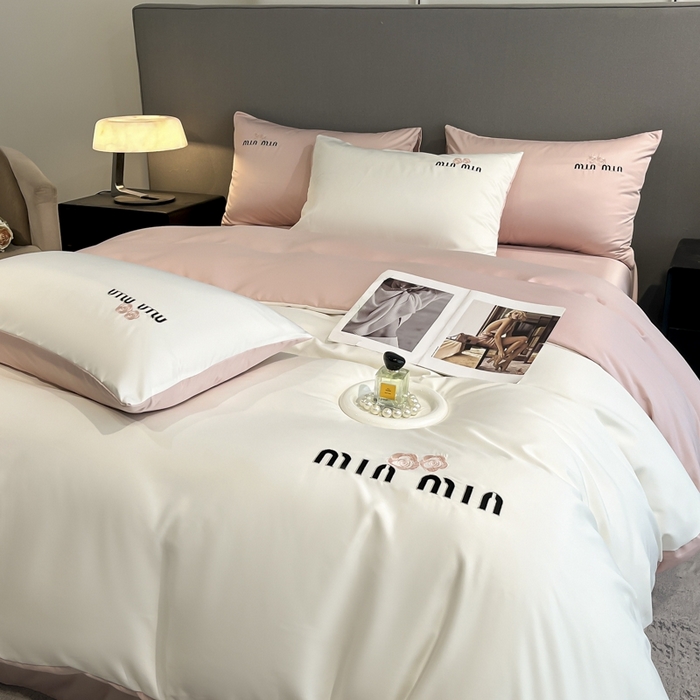 91家纺网 家纺一手货源 找家纺 大麦乐田 2025春夏新款珍珠棉达芙刺绣四件套 达芙  奶昔白+浪漫粉