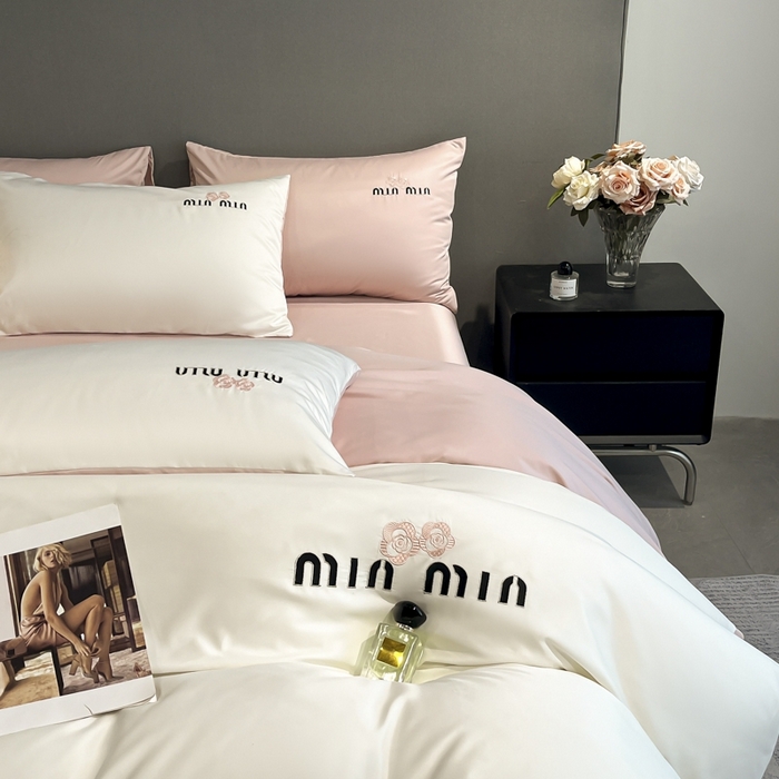 91家纺网 家纺一手货源 找家纺 大麦乐田 2025春夏新款珍珠棉达芙刺绣四件套 达芙  奶昔白+浪漫粉