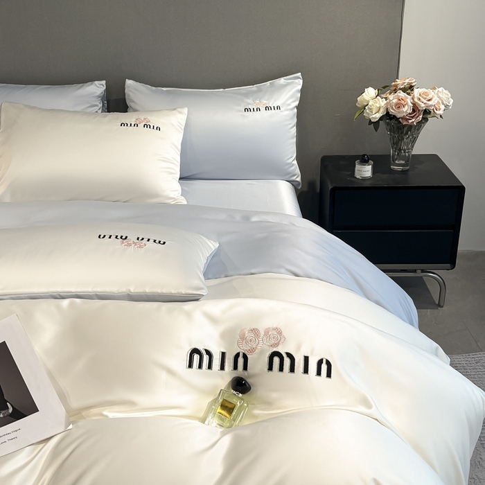 91家纺网 家纺一手货源 找家纺 大麦乐田 2025春夏新款珍珠棉达芙刺绣四件套 达芙  奶昔白+茉莉兰