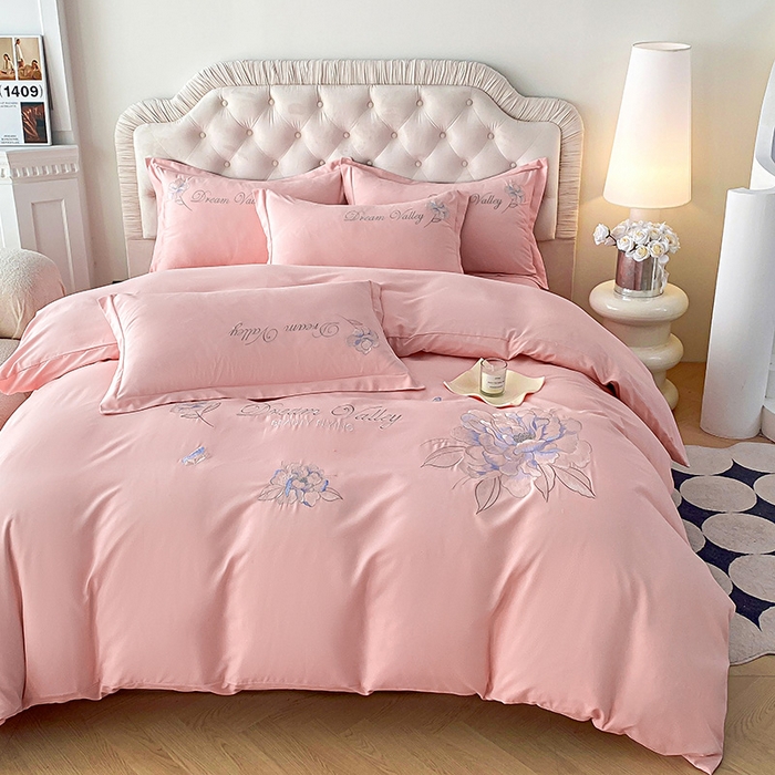 91家纺网 家纺一手货源 找家纺 大麦乐田 2025新款磨毛刺绣吊边四件套系列--盛世牡丹 盛世牡丹 粉玉