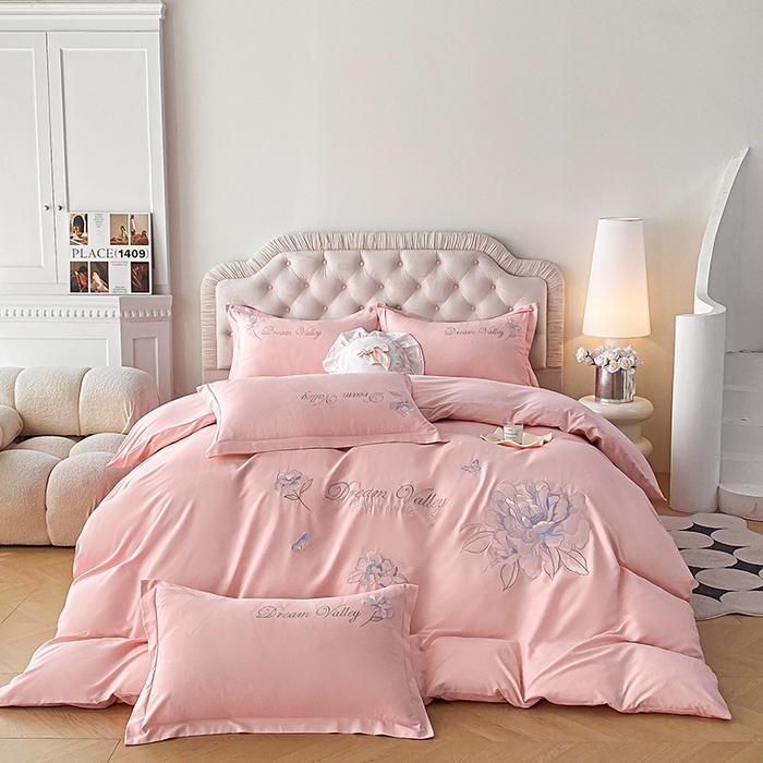 91家纺网 家纺一手货源 找家纺 大麦乐田 2025新款磨毛刺绣吊边四件套系列--盛世牡丹 盛世牡丹 粉玉