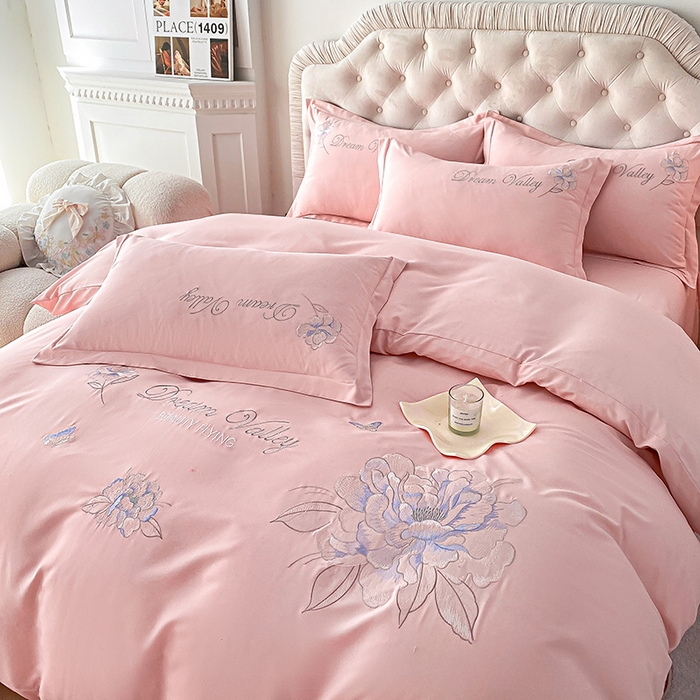 91家纺网 家纺一手货源 找家纺 大麦乐田 2025新款磨毛刺绣吊边四件套系列--盛世牡丹 盛世牡丹 粉玉