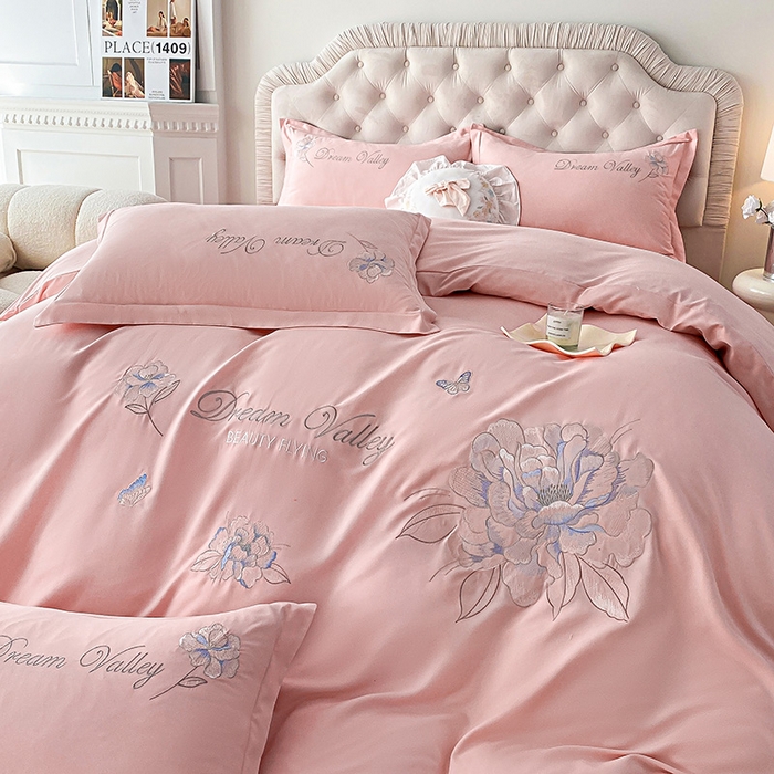 91家纺网 家纺一手货源 找家纺 大麦乐田 2025新款磨毛刺绣吊边四件套系列--盛世牡丹 盛世牡丹 粉玉