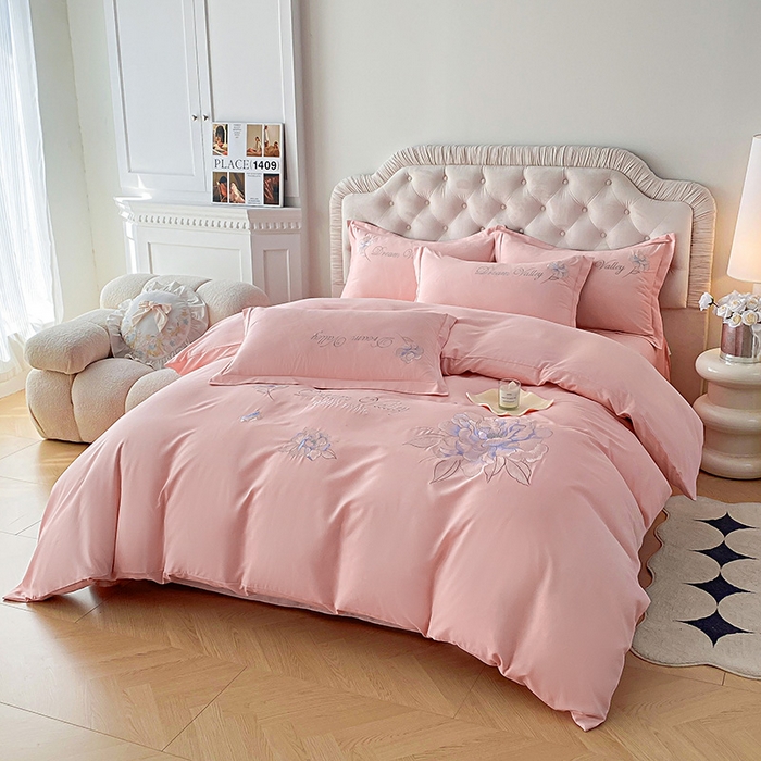 91家纺网 家纺一手货源 找家纺 大麦乐田 2025新款磨毛刺绣吊边四件套系列--盛世牡丹 盛世牡丹 粉玉