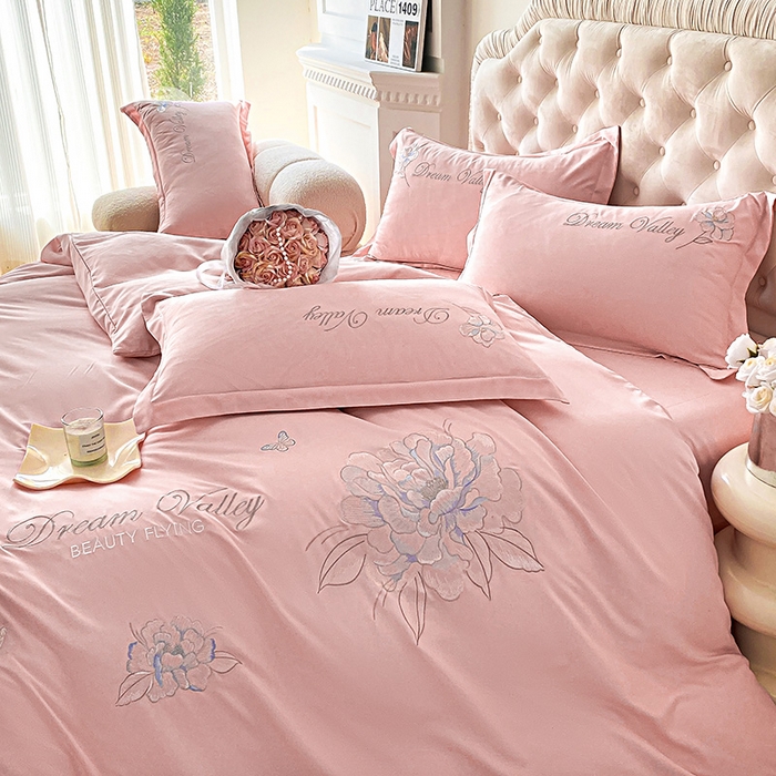 91家纺网 家纺一手货源 找家纺 大麦乐田 2025新款磨毛刺绣吊边四件套系列--盛世牡丹 盛世牡丹 粉玉