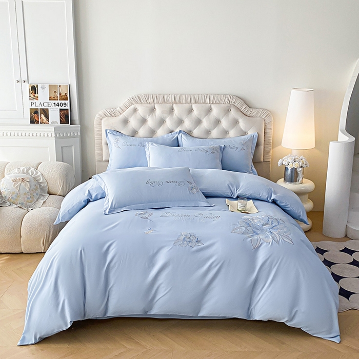 91家纺网 家纺一手货源 找家纺 大麦乐田 2025新款磨毛刺绣吊边四件套系列--盛世牡丹 盛世牡丹 浅兰