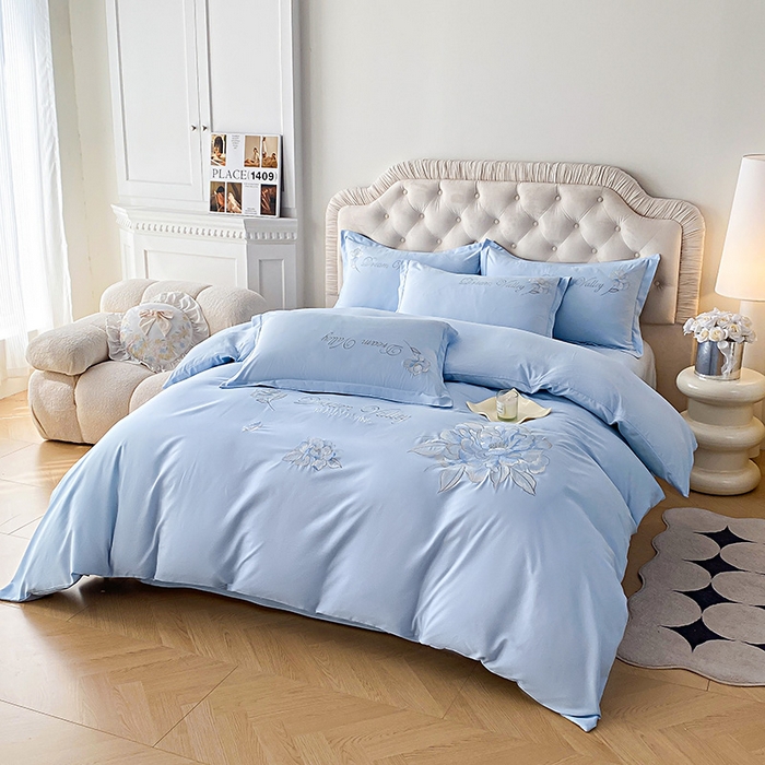 91家纺网 家纺一手货源 找家纺 大麦乐田 2025新款磨毛刺绣吊边四件套系列--盛世牡丹 盛世牡丹 浅兰