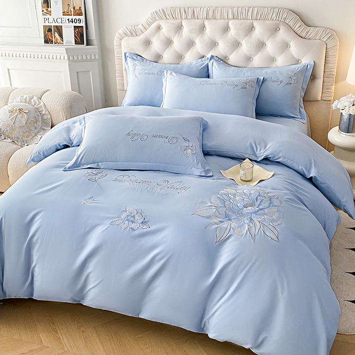 91家纺网 家纺一手货源 找家纺 大麦乐田 2025新款磨毛刺绣吊边四件套系列--盛世牡丹 盛世牡丹 浅兰