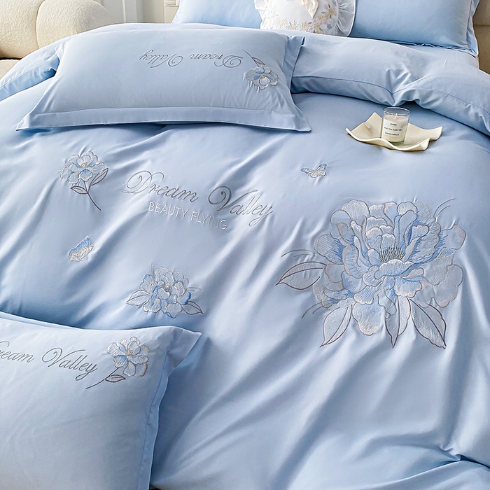 91家纺网 家纺一手货源 找家纺 大麦乐田 2025新款磨毛刺绣吊边四件套系列--盛世牡丹 盛世牡丹 浅兰