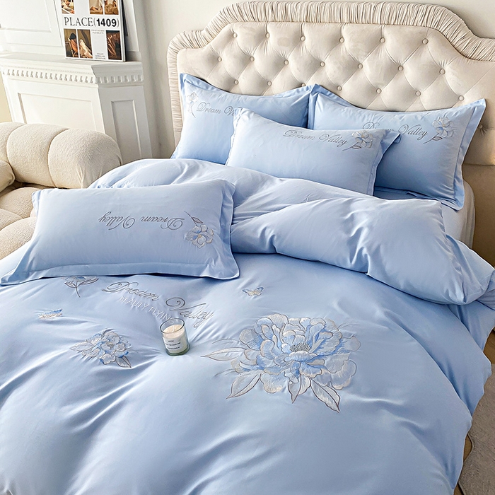 91家纺网 家纺一手货源 找家纺 大麦乐田 2025新款磨毛刺绣吊边四件套系列--盛世牡丹 盛世牡丹 浅兰