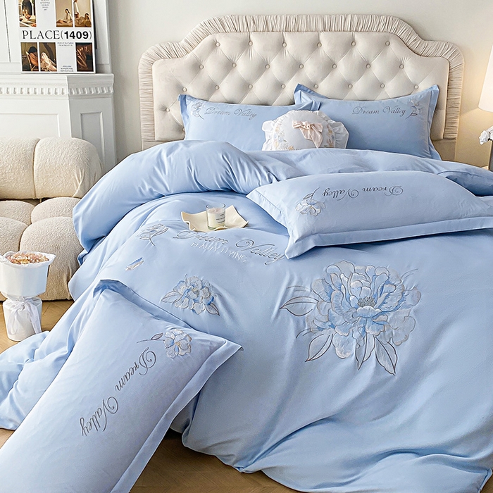 91家纺网 家纺一手货源 找家纺 大麦乐田 2025新款磨毛刺绣吊边四件套系列--盛世牡丹 盛世牡丹 浅兰