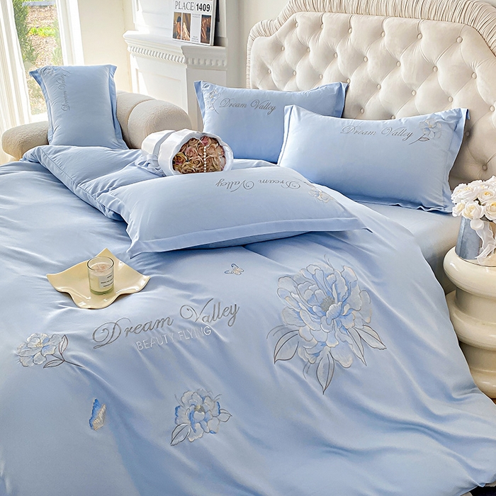 91家纺网 家纺一手货源 找家纺 大麦乐田 2025新款磨毛刺绣吊边四件套系列--盛世牡丹 盛世牡丹 浅兰