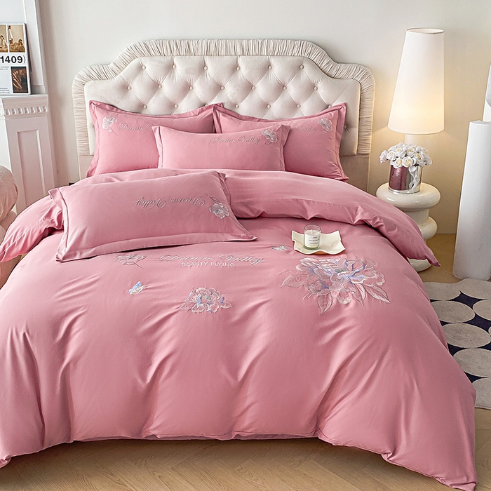 91家纺网 家纺一手货源 找家纺 大麦乐田 2025新款磨毛刺绣吊边四件套系列--盛世牡丹 盛世牡丹 红粉