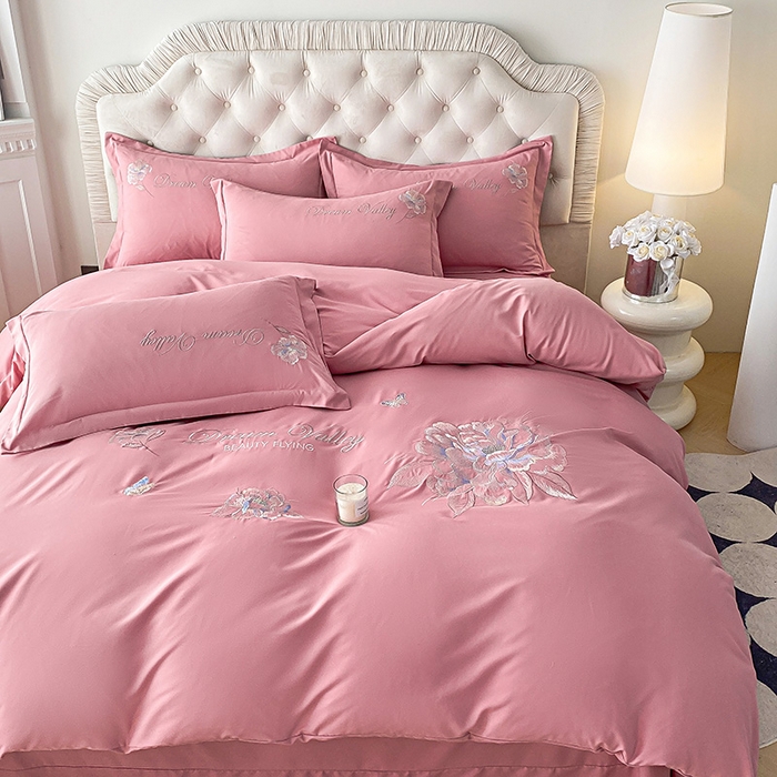 91家纺网 家纺一手货源 找家纺 大麦乐田 2025新款磨毛刺绣吊边四件套系列--盛世牡丹 盛世牡丹 红粉