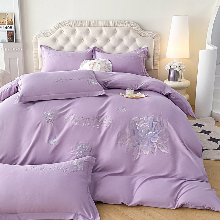 91家纺网 家纺一手货源 找家纺 大麦乐田 2025新款磨毛刺绣吊边四件套系列--盛世牡丹 盛世牡丹 浅紫