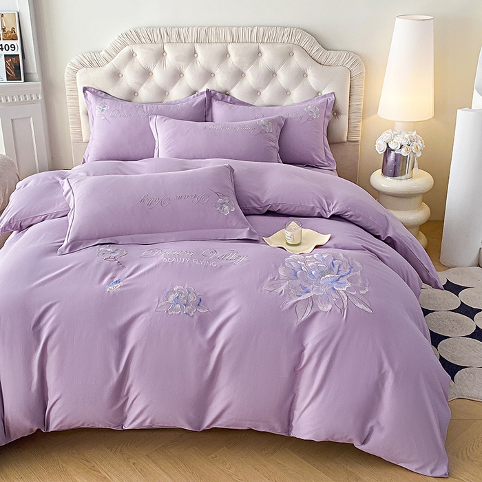 91家纺网 家纺一手货源 找家纺 大麦乐田 2025新款磨毛刺绣吊边四件套系列--盛世牡丹 盛世牡丹 浅紫