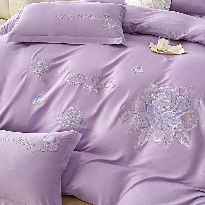 91家纺网 家纺一手货源 找家纺 大麦乐田 2025新款磨毛刺绣吊边四件套系列--盛世牡丹 盛世牡丹 浅紫