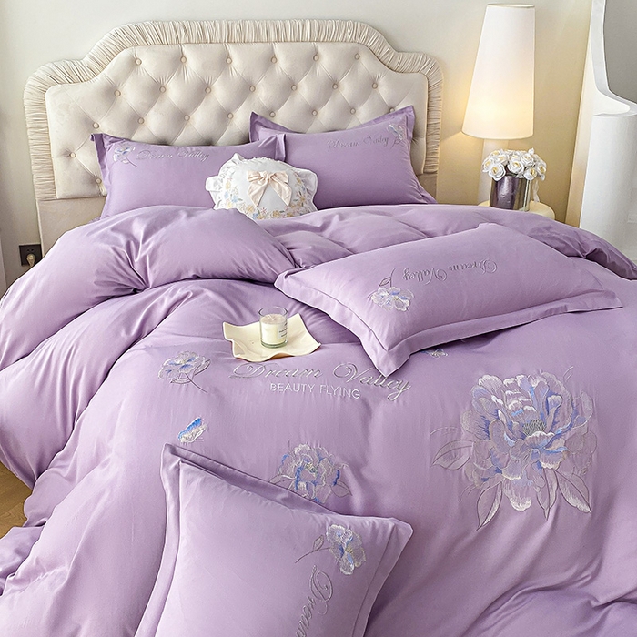 91家纺网 家纺一手货源 找家纺 大麦乐田 2025新款磨毛刺绣吊边四件套系列--盛世牡丹 盛世牡丹 浅紫