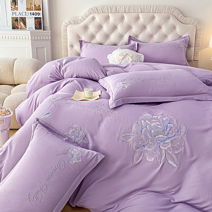 91家纺网 家纺一手货源 找家纺 大麦乐田 2025新款磨毛刺绣吊边四件套系列--盛世牡丹 盛世牡丹 浅紫