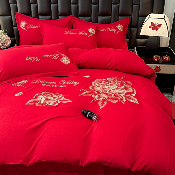 91家纺网 家纺一手货源 找家纺 大麦乐田 2025新款磨毛刺绣吊边四件套系列--盛世牡丹 盛世牡丹 大红