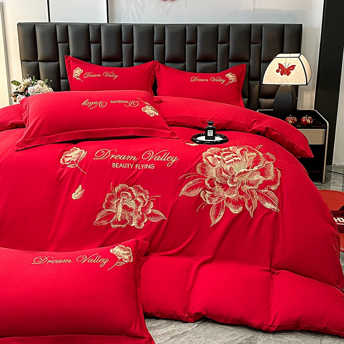 91家纺网 家纺一手货源 找家纺 大麦乐田 2025新款磨毛刺绣吊边四件套系列--盛世牡丹 盛世牡丹 大红