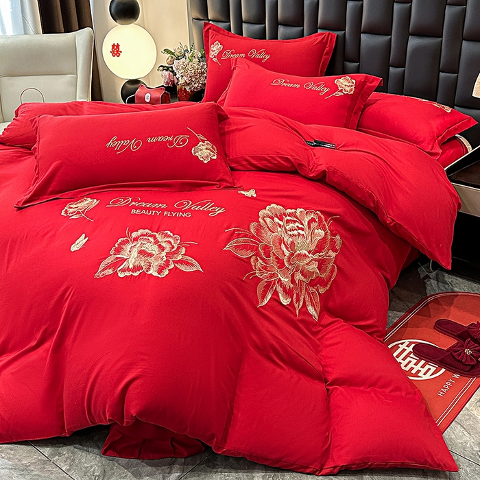 91家纺网 家纺一手货源 找家纺 大麦乐田 2025新款磨毛刺绣吊边四件套系列--盛世牡丹 盛世牡丹 大红