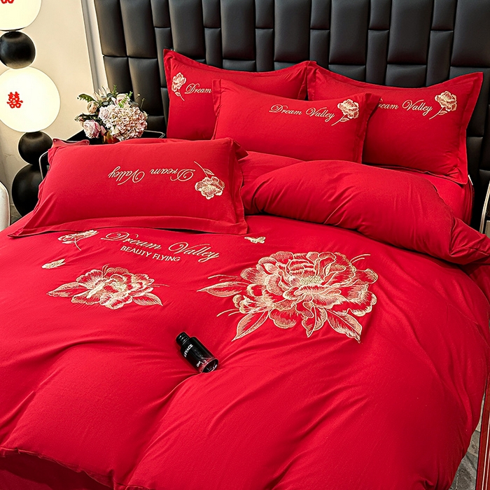 91家纺网 家纺一手货源 找家纺 大麦乐田 2025新款磨毛刺绣吊边四件套系列--盛世牡丹 盛世牡丹 大红