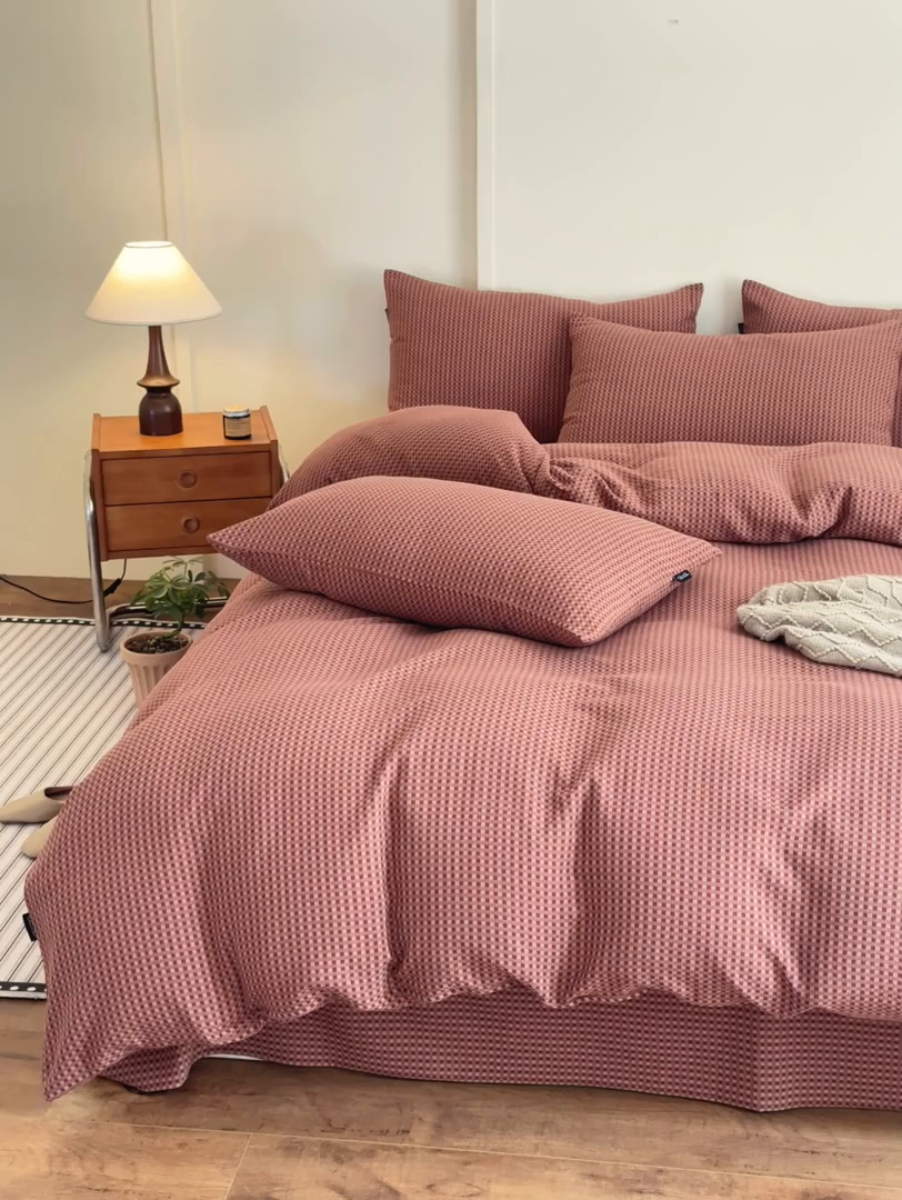 91家纺网 家纺一手货源 找家纺 云雀 2025新款A类全棉色织双层纱四件套 格林-烟红