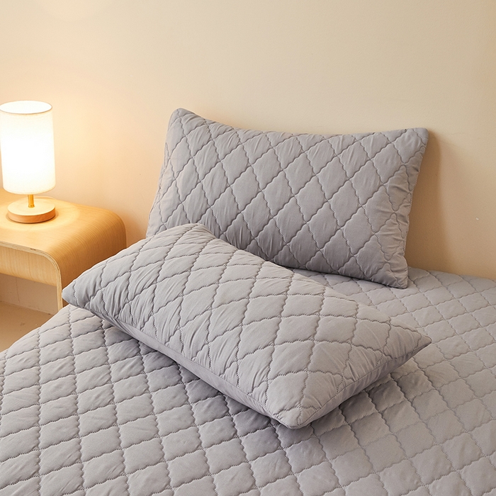 91家纺网 家纺一手货源 找家纺 （总）衿成家纺 2025新款跨境电商热款菱形格夹棉防水床笠支持大佬价跑量多尺寸可做-单枕套