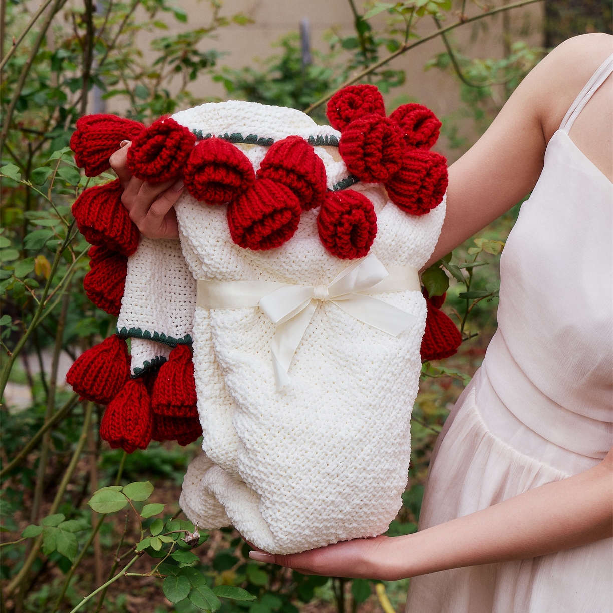 91家纺网 家纺一手货源 找家纺 暖绵绵家纺 2025春夏新款玫瑰花束毯多功能盖毯花束毯子 玫瑰花毯子毛毯毯子-桑薇 桑薇-红色