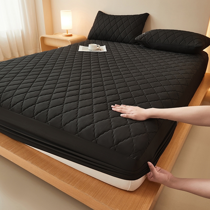 91家纺网 家纺一手货源 找家纺 衿成家纺 2025新款跨境电商热款菱形格夹棉防水床笠支持大佬价跑量多尺寸可做-单床笠 L-黑色