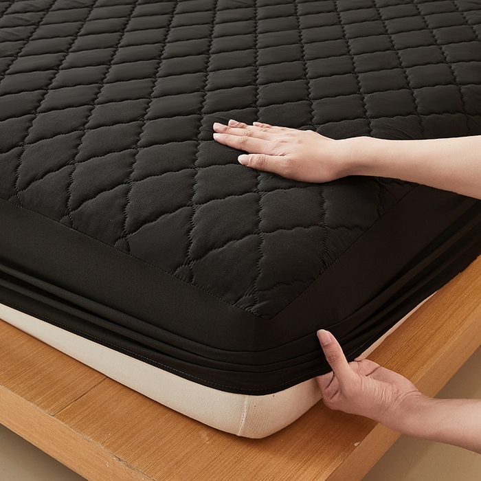 91家纺网 家纺一手货源 找家纺 衿成家纺 2025新款跨境电商热款菱形格夹棉防水床笠支持大佬价跑量多尺寸可做-单床笠 L-黑色