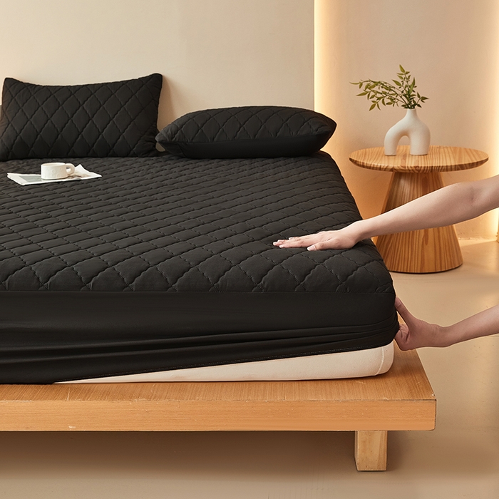 91家纺网 家纺一手货源 找家纺 衿成家纺 2025新款跨境电商热款菱形格夹棉防水床笠支持大佬价跑量多尺寸可做-单床笠 L-黑色