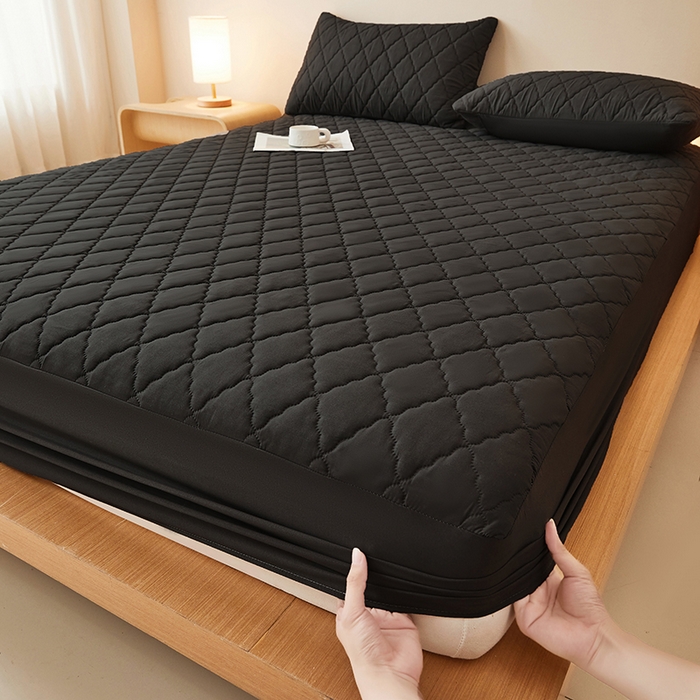 91家纺网 家纺一手货源 找家纺 衿成家纺 2025新款跨境电商热款菱形格夹棉防水床笠支持大佬价跑量多尺寸可做-单床笠 L-黑色