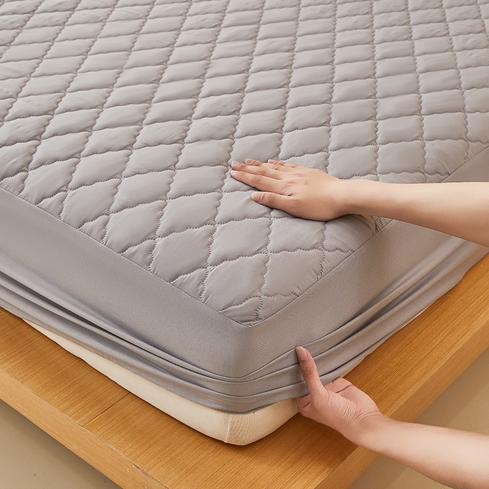 91家纺网 家纺一手货源 找家纺 衿成家纺 2025新款跨境电商热款菱形格夹棉防水床笠支持大佬价跑量多尺寸可做-单床笠 L-浅灰