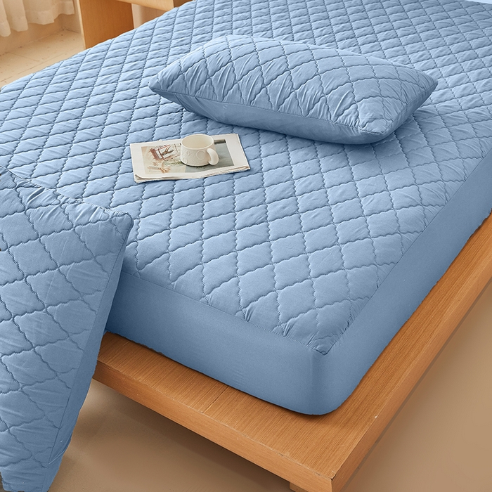 91家纺网 家纺一手货源 找家纺 衿成家纺 2025新款跨境电商热款菱形格夹棉防水床笠支持大佬价跑量多尺寸可做-单床笠 L-浅蓝