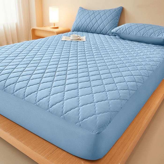 91家纺网 家纺一手货源 找家纺 衿成家纺 2025新款跨境电商热款菱形格夹棉防水床笠支持大佬价跑量多尺寸可做-单床笠 L-浅蓝