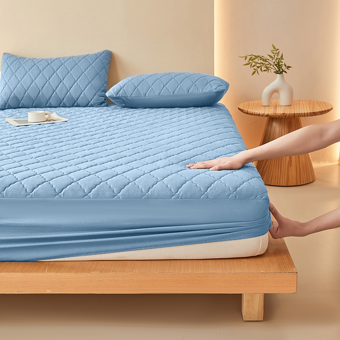 91家纺网 家纺一手货源 找家纺 衿成家纺 2025新款跨境电商热款菱形格夹棉防水床笠支持大佬价跑量多尺寸可做-单床笠 L-浅蓝