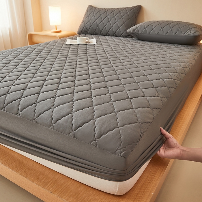 91家纺网 家纺一手货源 找家纺 衿成家纺 2025新款跨境电商热款菱形格夹棉防水床笠支持大佬价跑量多尺寸可做-单床笠 L-深灰