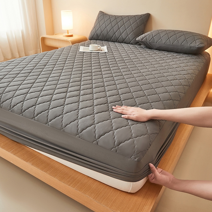 91家纺网 家纺一手货源 找家纺 衿成家纺 2025新款跨境电商热款菱形格夹棉防水床笠支持大佬价跑量多尺寸可做-单床笠 L-深灰