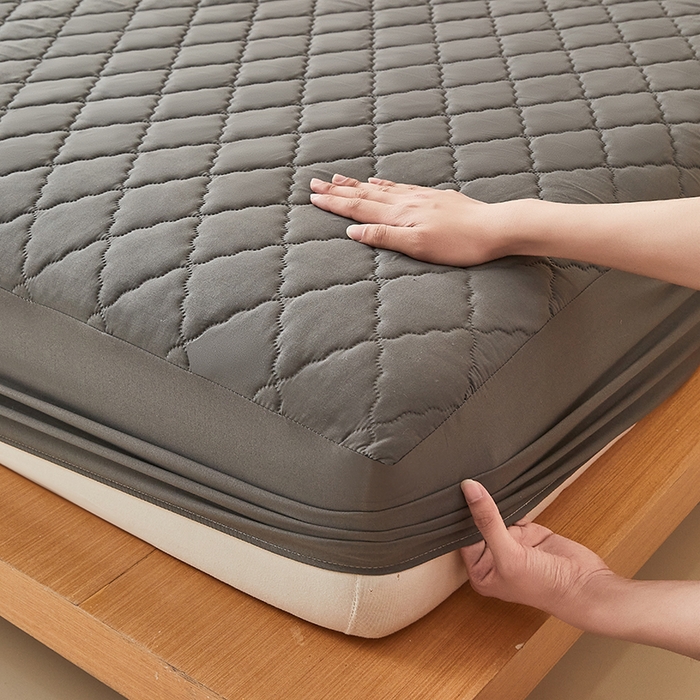 91家纺网 家纺一手货源 找家纺 衿成家纺 2025新款跨境电商热款菱形格夹棉防水床笠支持大佬价跑量多尺寸可做-单床笠 L-深灰